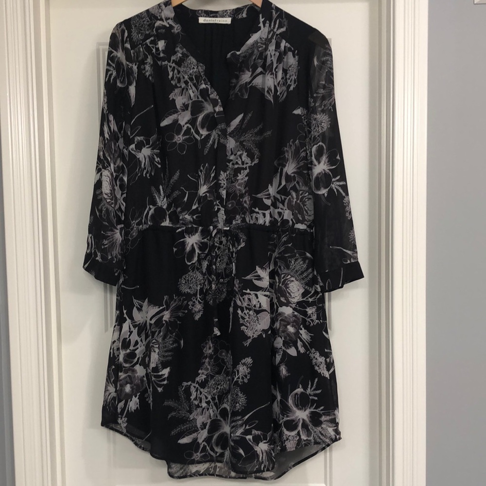 Daniel Rainn dark gray & purple dress